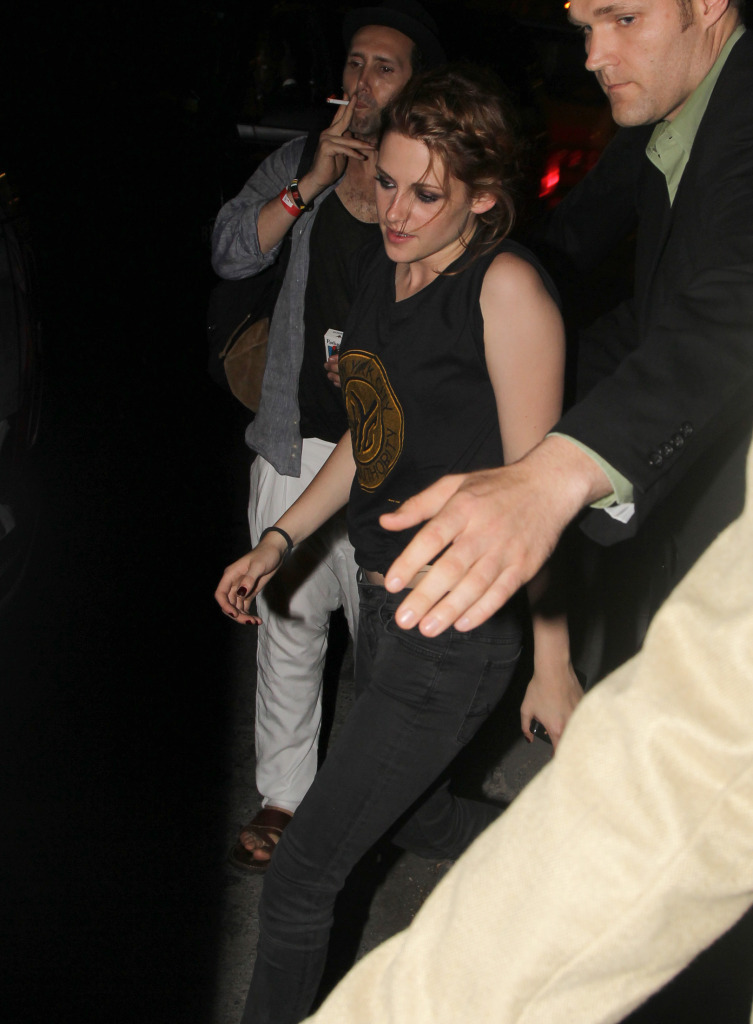 Kristen Stewart Eclipse Screening. Kristen Stewart heading out of